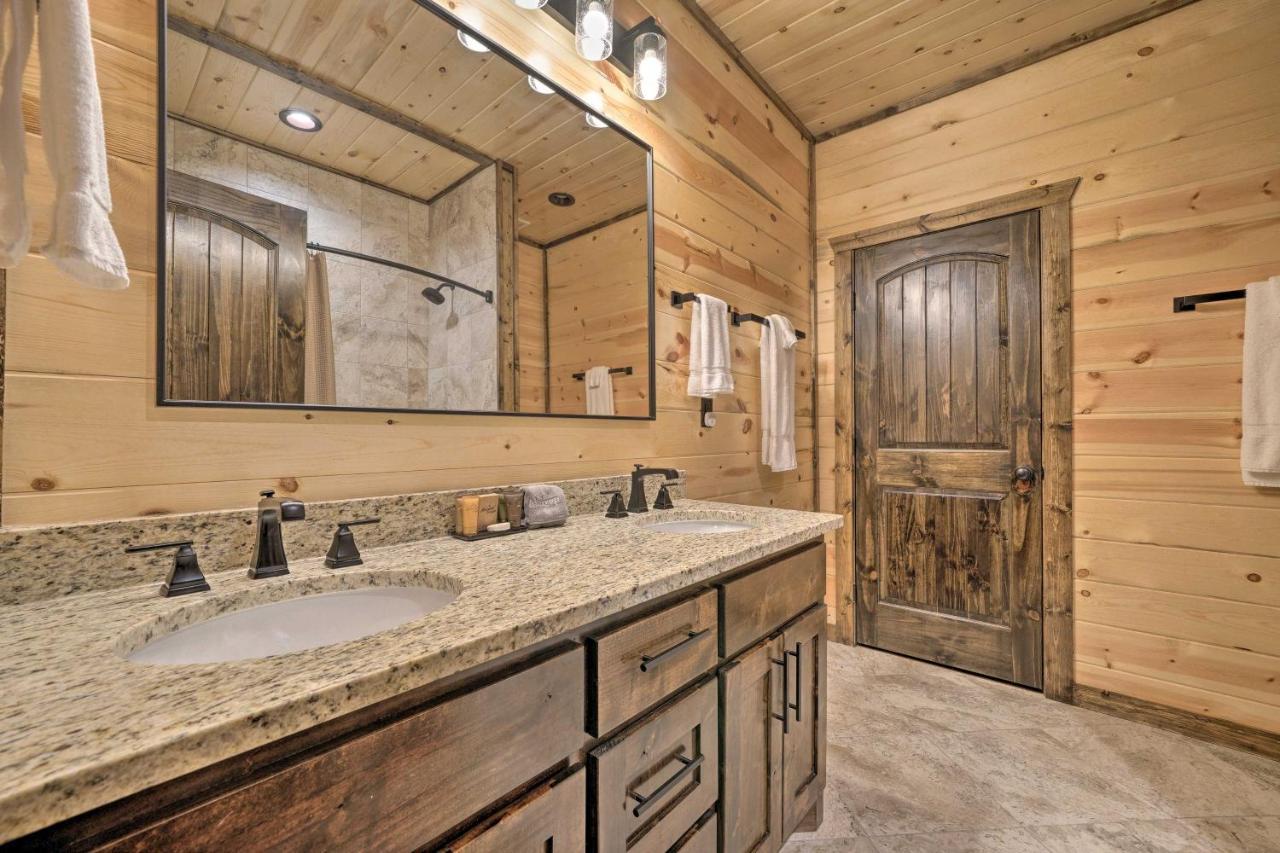 Broken Bow Cabin Deck With Hot Tub And Pool Table! Exterior photo